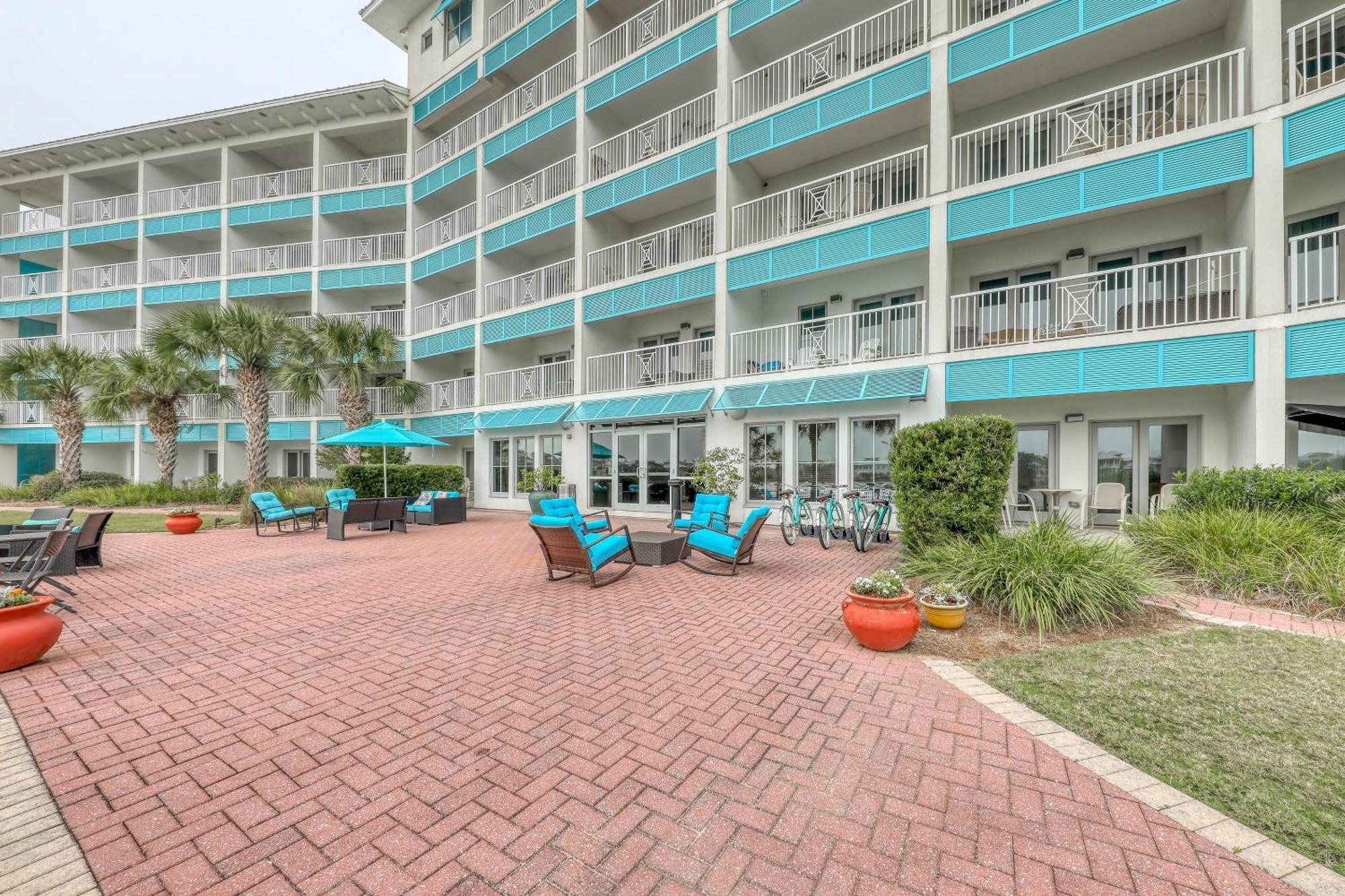 Carillon Beach Hotel *