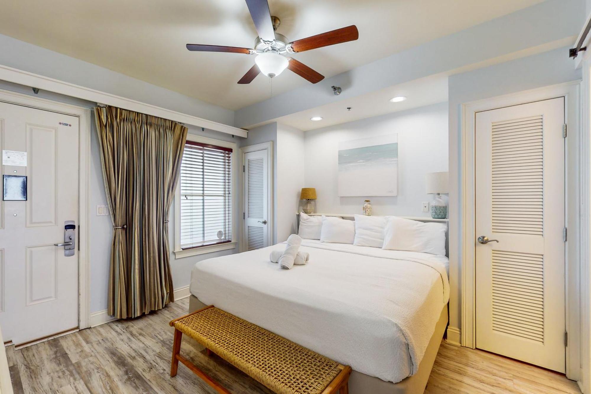 Carillon Beach Hotel *